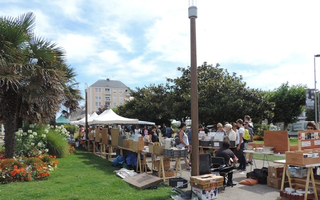 Pays des Olonnes 2017-06-16-au-09-15-brocante-professionnelle