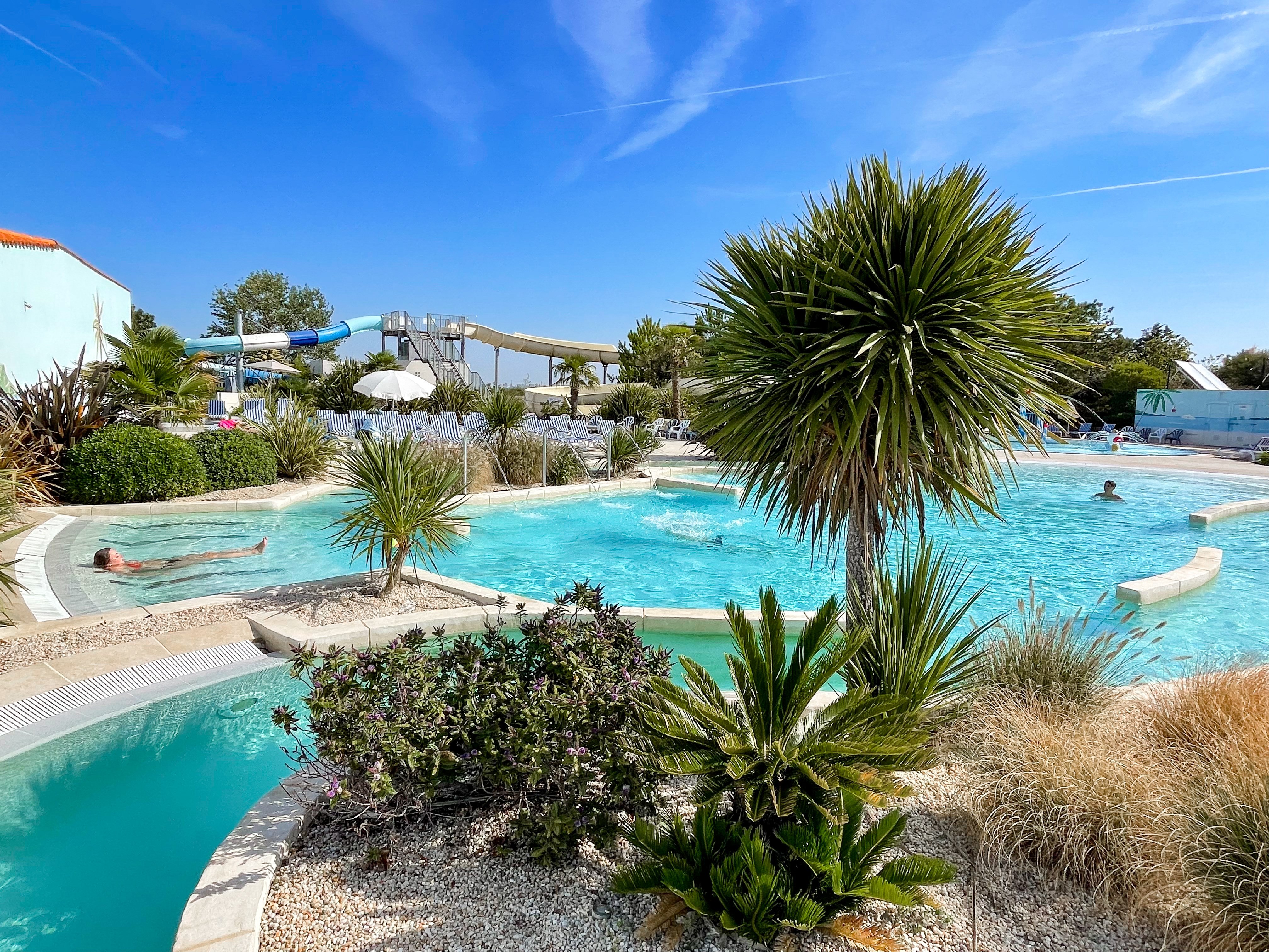 Camping Vagues Océanes Les Blancs Chênes Photos CAMPING LES BLANCS CHENES - La Tranche-sur-Mer | Office de Tourisme de La  Tranche-sur-Mer
