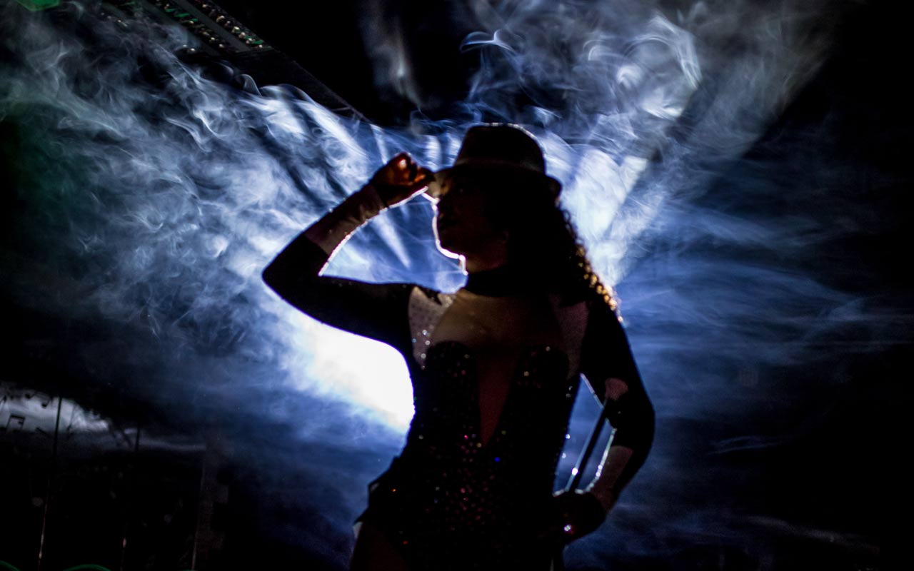 Pays des Olonnes 2020-les-sable-show-danseuse-dansla-brume-miniatureSIT