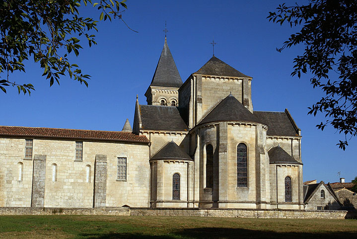 OT MAILLEZAIS Chevet-de-l-abbatiale-5