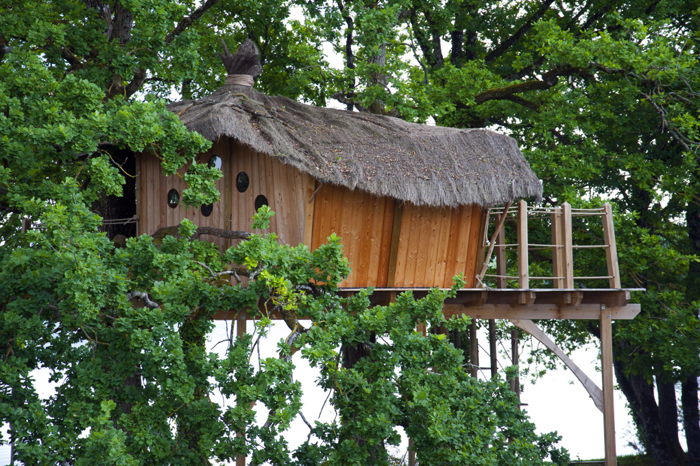 CABANE DANS LES ARBRES- AU RELAIS DU GUÉ DE SELLE