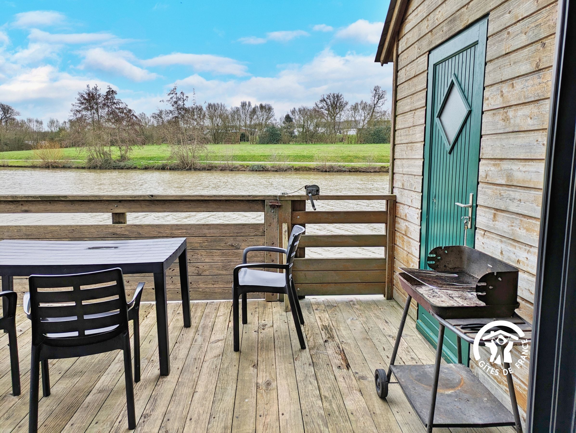 CHALET LE SANDRE, LES PIEDS DANS L&rsquo;EAU, 5-7 PERS