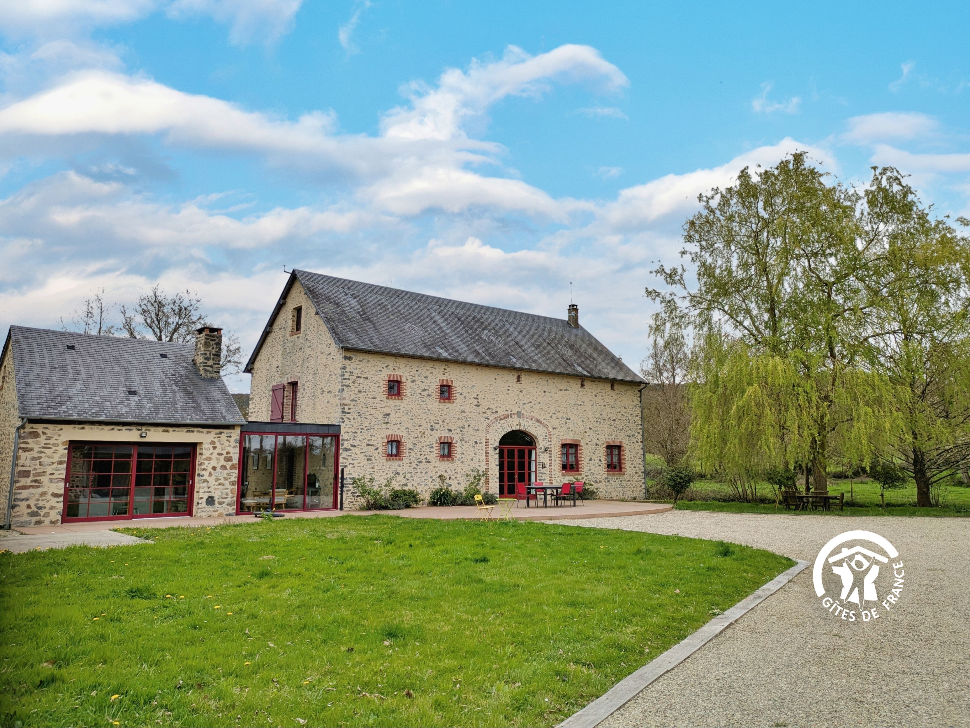 GÎTE DOMAINE LA GRANGÈLE, 12-14 PERSONNES