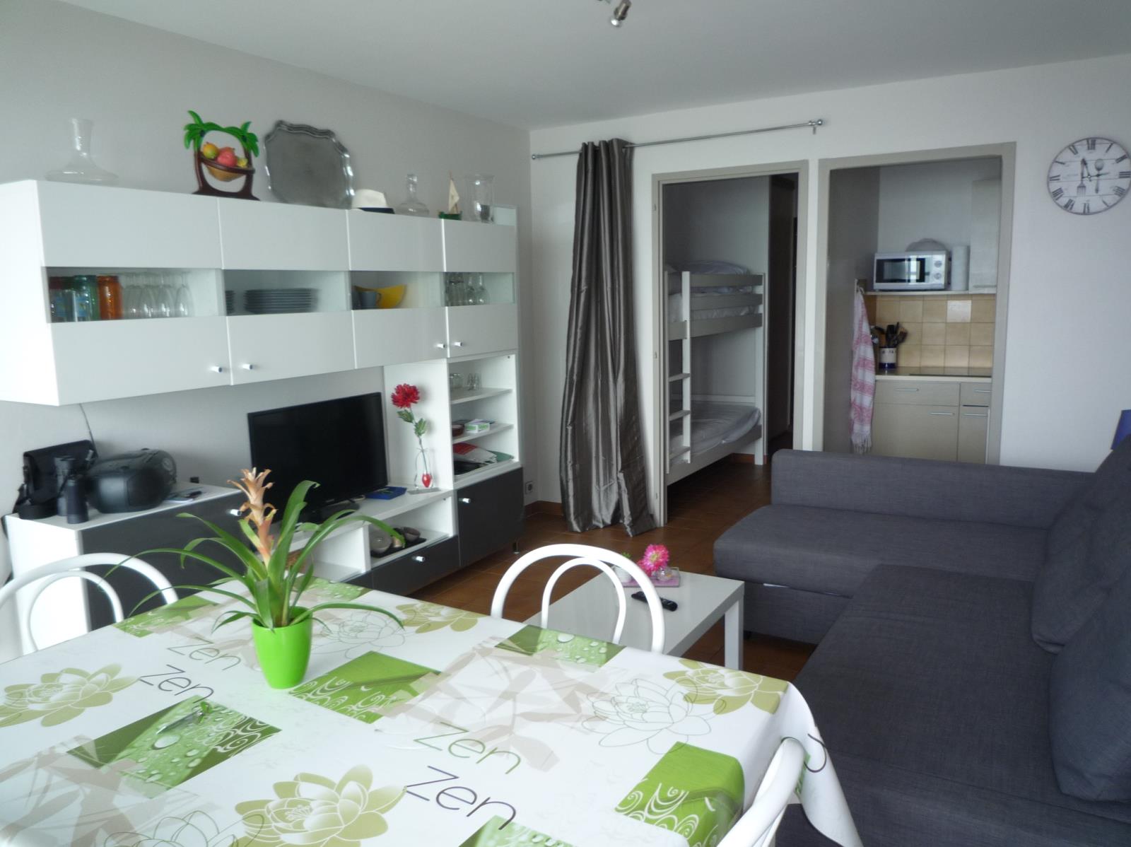 ENOVA Les%20Sables%20d'Olonne%20Pool%20SALON%20SEJOUR%20SIRET%203